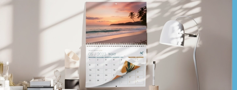 Wandkalender mit Spiralbindung in der Mitte